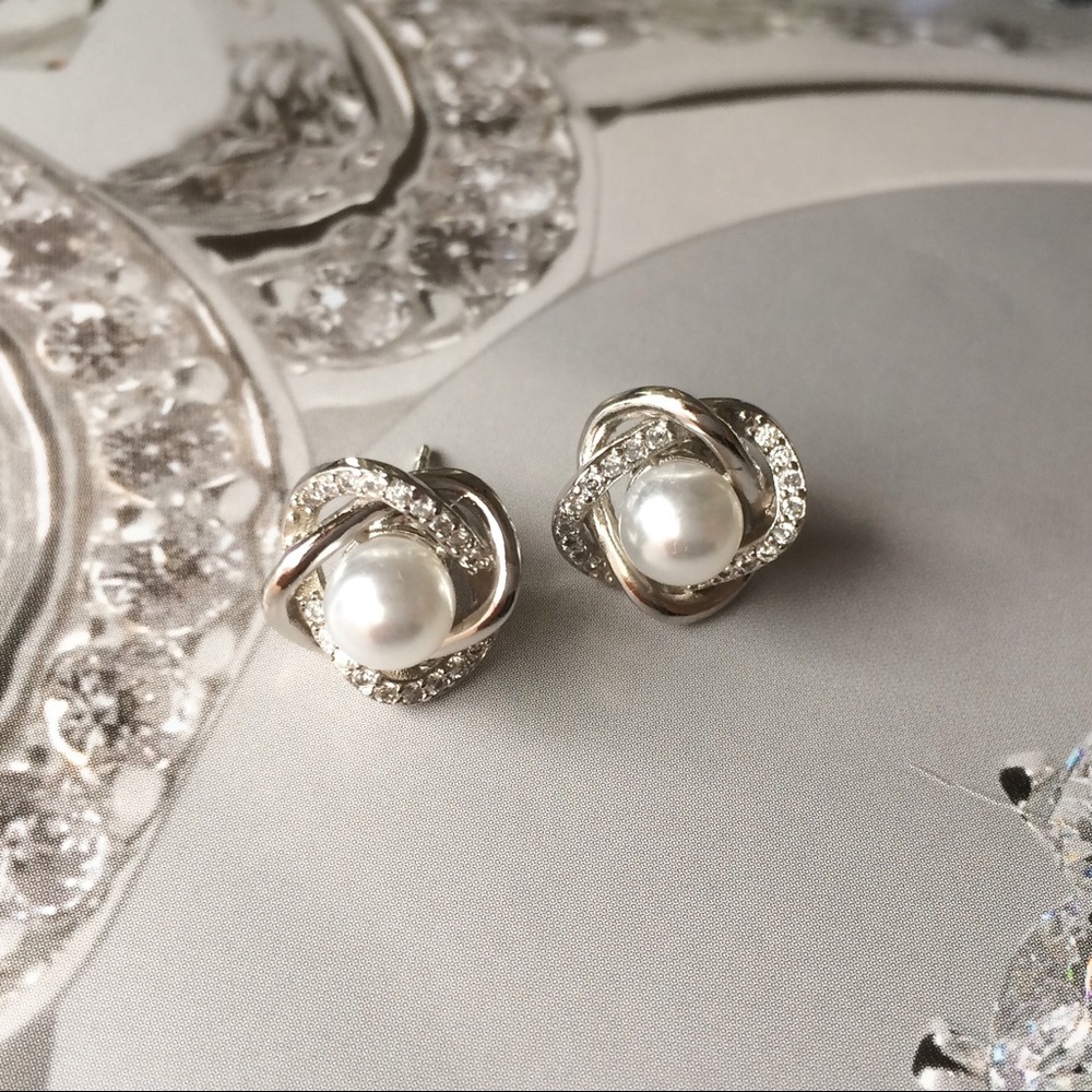CZ Pearl Stud Earrings.